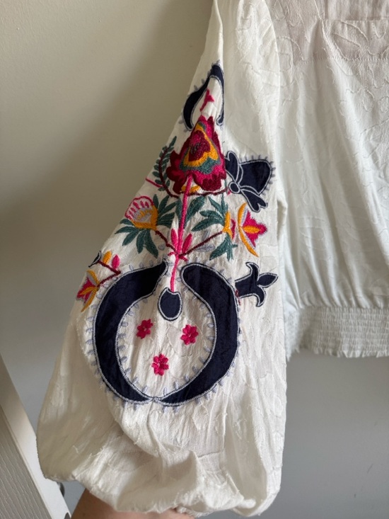 Anthropologie boho floral Embroidered Puff-Sleeve white Blouse top size S - Picture 4 of 8